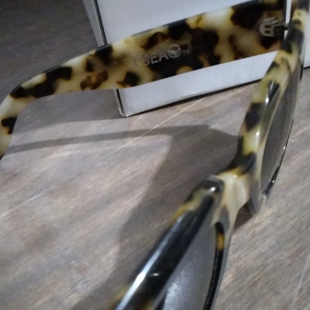 Tortoise Shell Sunglasses - Classic Pattern - image 1